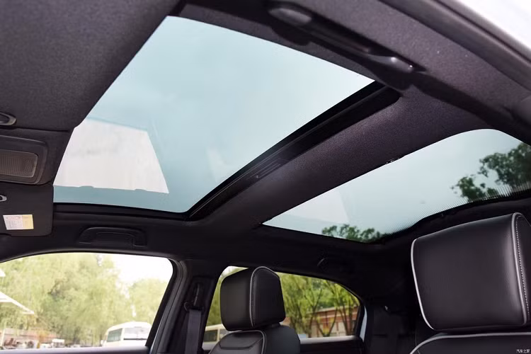 Không chỉ tiện nghi, Honda e:NP1 Extreme 1 còn an toàn với gói công nghệ chủ động Honda Sensing, bao gồm hệ thống kiểm soát hành trình thích ứng, cảnh báo chệch làn đường, phát hiện điểm mù, hỗ trợ giữ làn đường, camera 360 độ và hỗ trợ đỗ xe tự động.