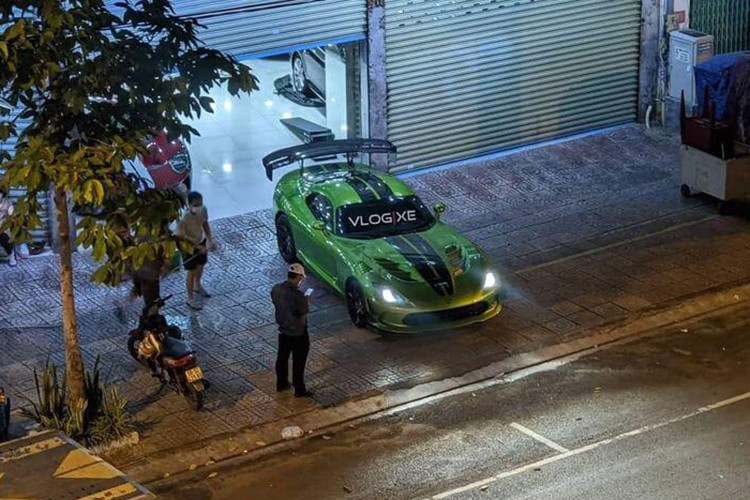 Đáng chú ý, rắn độc Dodge SRT Viper ACR mới về nước ta là thế hệ Viper ACR cuối cùng được sản xuất trước khi khai tử vào năm 2017. Hiện chưa rõ chiếc Dodge SRT Viper ACR 2017 này đã có chủ nhân hay chưa.
