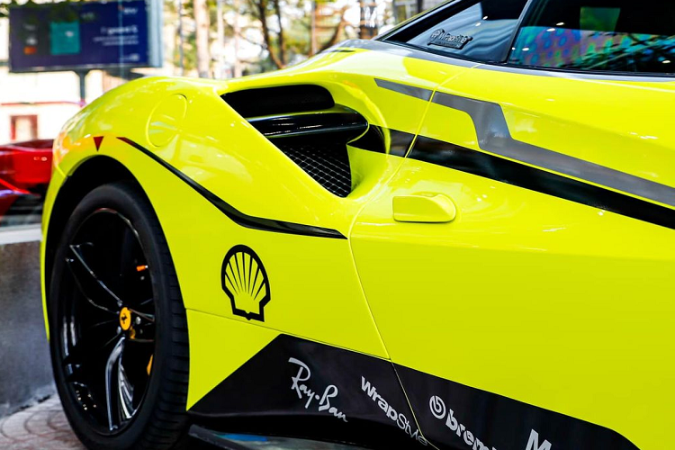 Nhờ đó, "Siêu ngựa" nước Ý có thể dễ dàng tăng tốc từ 0 - 100 km/h chỉ trong 3 giây trước khi chạm ngưỡng tối đa 330 km/h. Hiện mức giá xe Ferrari 488 GTB này chưa được đại gia Đắk Lắk công bố cụ thể.