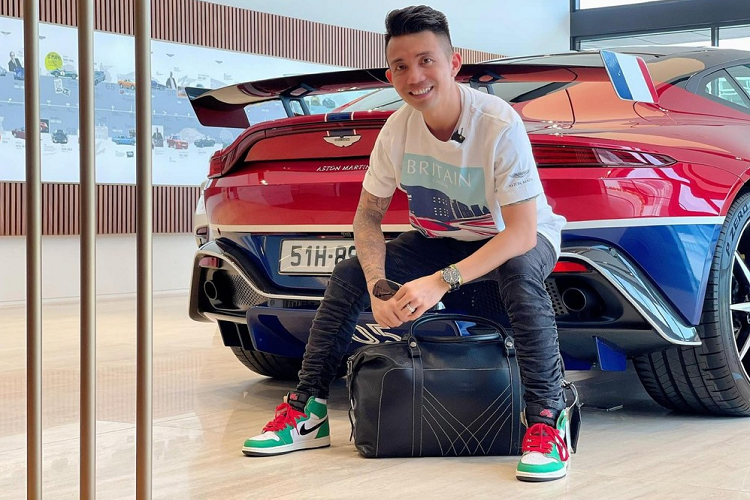 "Trái tim" này trên Aston Martin V8 Vantage sẽ kết hợp với hộp số tự động ZF 8 cấp và hệ dẫn động cầu sau, nhờ đó, Aston Martin V8 Vantage chỉ mất khoảng thời gian 3,6 giây là có khả năng tăng tốc từ vị trí xuất phát lên 100 km/h trước khi đạt vận tốc tối đa 314 km/h. 