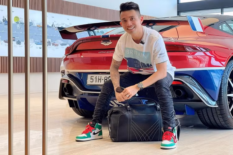 "Trái tim" này trên Aston Martin V8 Vantage sẽ kết hợp với hộp số tự động ZF 8 cấp và hệ dẫn động cầu sau, nhờ đó, Aston Martin V8 Vantage chỉ mất khoảng thời gian 3,6 giây là có khả năng tăng tốc từ vị trí xuất phát lên 100 km/h trước khi đạt vận tốc tối đa 314 km/h. 