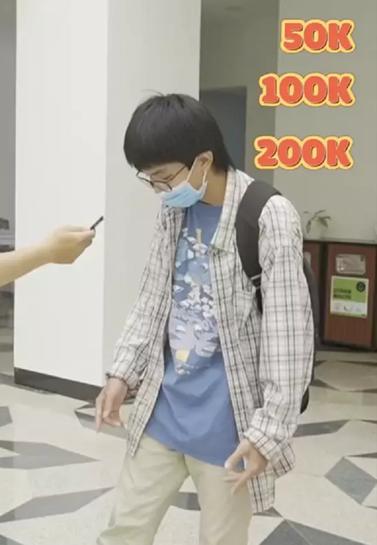 Boc gia outfit sinh vien 1 dai hoc, co nguoi mang balo 200 trieu?-Hinh-2