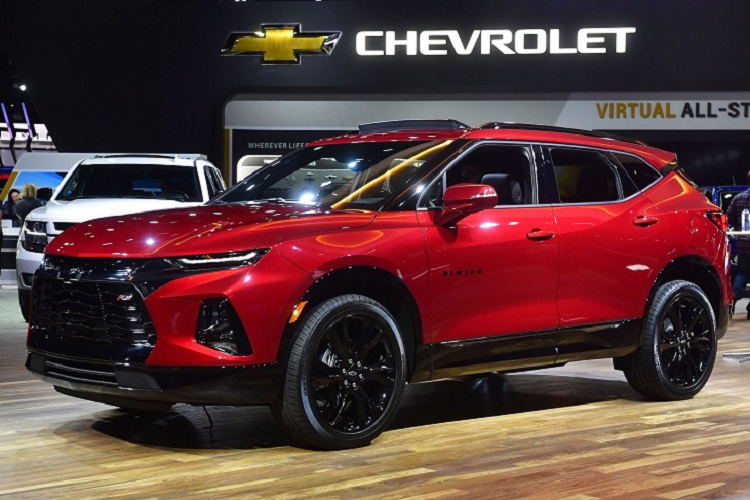 Mẫu xe SUV Chevrolet Blazer EV 2023 được phát triển trên nền tảng gầm bệ Ultium mới nhất của Tập đoàn GM, tương tự như Silverado EV và Equinox EV. Dù chưa công bố thông số kỹ thuật chi tiết, nhưng Chevrolet Blazer EV sẽ sử dụng cụm pin có cấu trúc mô-đun đặt dưới sàn xe, cung cấp phạm vi hoạt động tối đa 480 km trong một lần sạc.
