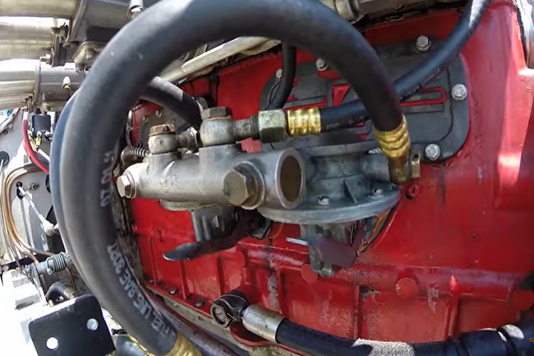 Chiếc xe T26C này vẫn trang bị động cơ 4 xi-lanh thẳng hàng, dung tích 4.5 lít kết hợp với hộp số chọn trước 4 cấp Wilson. Thiết bị chuyển số của nó nằm sau vô lăng, giống như các loại xe số tự động hiện đại. Khoang lái của nó khá nhỏ và chặt, vậy nên người lái phải nghiêng người khi vào cua để lực tác động không đẩy anh ta ra khỏi cabin.