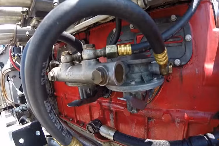 Chiếc xe T26C này vẫn trang bị động cơ 4 xi-lanh thẳng hàng, dung tích 4.5 lít kết hợp với hộp số chọn trước 4 cấp Wilson. Thiết bị chuyển số của nó nằm sau vô lăng, giống như các loại xe số tự động hiện đại. Khoang lái của nó khá nhỏ và chặt, vậy nên người lái phải nghiêng người khi vào cua để lực tác động không đẩy anh ta ra khỏi cabin.