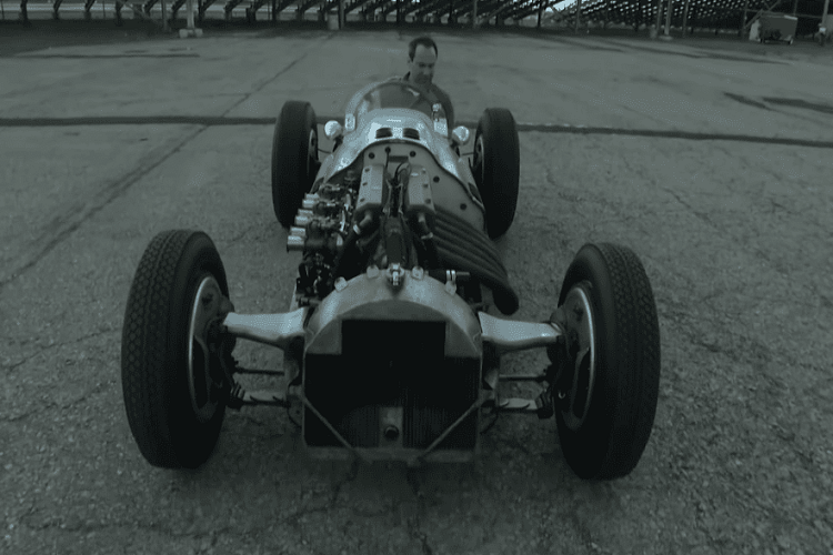 Những chiếc xe đua Công thức 1 năm 2022 hiện tại là những cỗ máy công nghệ cực cao có thể sản sinh công suất khoảng 1.000 mã lực. Nhưng khi F1 mới bắt đầu, những chiếc xe tham gia đua khi ấy chỉ tạo ra hơn 300 mã lực. Tuy nhiên, chiếc Talbot-Lago T26C đời 1948 chỉ mạnh khoảng 200 mã lực, nhưng vẫn gây được ảnh hưởng đến lĩnh vực F1.