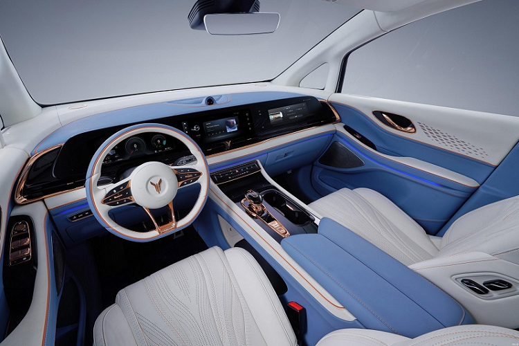 Về phạm vi hoạt động, bản EV dùng pin 82 kWh có thể chạy quãng đường 475 km trong một lần sạc đầy, khách hàng có thể chọn gói pin 108,7 kWh cho khả năng hoạt động lên tới 605 km.