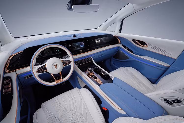 Về phạm vi hoạt động, bản EV dùng pin 82 kWh có thể chạy quãng đường 475 km trong một lần sạc đầy, khách hàng có thể chọn gói pin 108,7 kWh cho khả năng hoạt động lên tới 605 km.