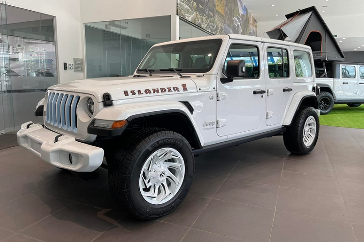 Khoảng sáng gầm 282 mm, cùng khả năng lội nước 762 mm.