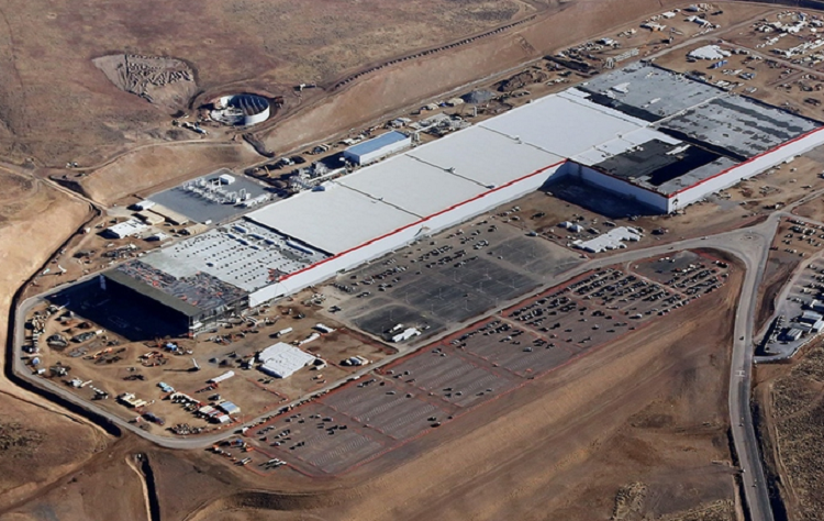 Panasonic xay dung nha may pin EV lon nhat the gioi phuc vu Tesla