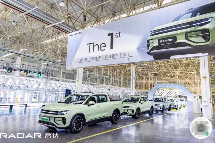 Tuy nhiên, Geely chỉ ra rằng Radar Auto là thương hiệu nhắm đến những người mua trẻ tuổi sống ở các thành phố lớn, những người thỉnh thoảng lái xe đến bãi biển hoặc vùng núi vào cuối tuần. Nó rõ ràng là một chiếc xe bán tải phong cách sống và không phải dành cho những người dùng xe tải hạng nặng.