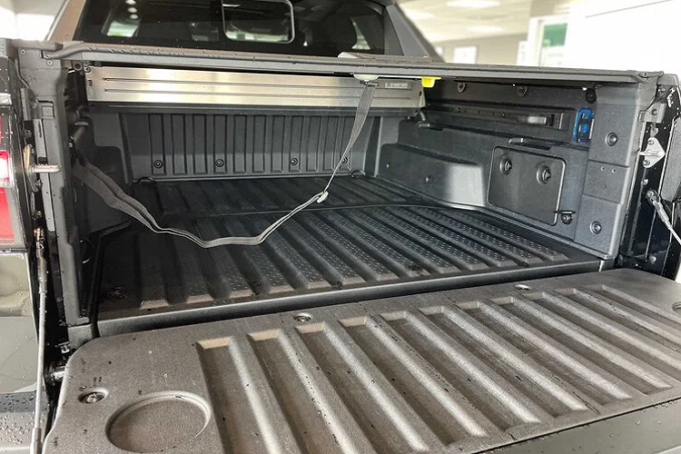 Hyundai Santa Cruz 2022 sử dụng động cơ 4cyl thẳng hàng, dung tích 2.5L tăng áp cho công suất tối đa 281 mã lực tại 5.800 vòng/phút và mô-men xoắn cực đại trên 420 Nm từ 1.700 vòng/phút.