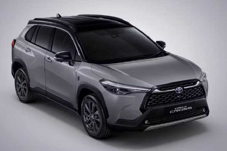 Phần lớn những chiếc Toyota Corolla Cross 60th Anniversary xuất xưởng đều được sơn màu trắng. Tuy nhiên, mỗi showroom ở Thái Lan sẽ có 1 chiếc Toyota Corolla Cross 60th Anniversary được sơn màu xám.