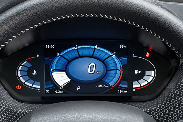 Tại thị trường Indonesia, xe được trang bị đèn pha LED, dải đèn LED định vị ban ngày, vành hợp kim 16 inch, đèn hậu Halogen, tấm ốp gầm bên dưới cản trước/sau và cánh gió mui...