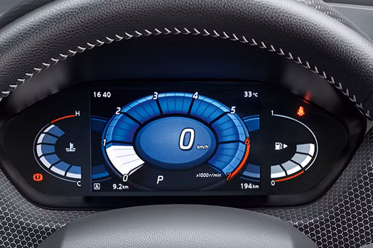 Tại thị trường Indonesia, xe được trang bị đèn pha LED, dải đèn LED định vị ban ngày, vành hợp kim 16 inch, đèn hậu Halogen, tấm ốp gầm bên dưới cản trước/sau và cánh gió mui...