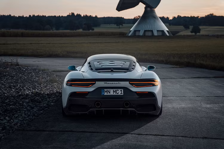 Đối với ống xả, Novitec cung cấp rất nhiều tùy chọn bao gồm hệ thống xả được làm bằng thép không gỉ hoặc Inconel, với bộ giảm thanh thể thao và bộ xúc tác thể thao 100 cell tùy chọn.