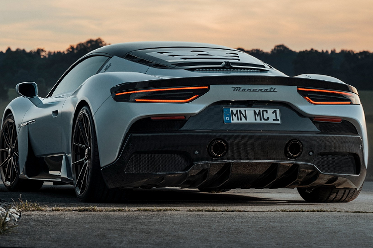 Về ngoại thất, Maserati MC20 độ Novitec đã bổ sung bộ líp mới ở phần cản trước và cánh gió sau ducktail lớn hơn được làm bằng sợi carbon. Thương hiệu đã sử dụng vật liệu này để chế tạo các tấm lót mui xe và các tấm lót hốc gió bên.