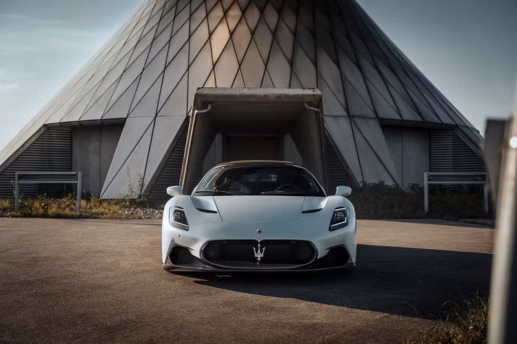 Chuyển sang phần nâng cấp hiệu suất, Novitec đã trang bị thêm động cơ V6 3.0 lít tăng áp kép với hai mô-đun N-TRONIC plug-and-play và một hệ thống xả được tinh chỉnh.