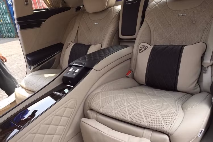 Dòng xe siêu sang Maybach 62S vẫn được trang bị động cơ V12, dung tích 5.5 lít như phiên bản tiêu chuẩn, nhưng "trái tim" này trên 62S sản sinh đến công suất cực đại 620 mã lực, tăng 77 mã lực. Mẫu xe siêu sang này có thời gian tăng tốc từ vị trí đứng yên lên 100 km/h trong vòng 4,5 giây. Tốc độ tối đa 250 km/h.Sau khi thương hiệu xe siêu sang Maybach bị khai tử đã được hãng xe sang Đức cho về nằm sau cái tên Mercedes.