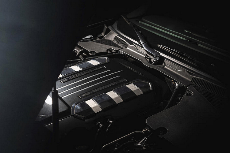 Động cơ này có khả năng sản sinh mức công suất 601 mã lực kết hợp với hộp số tự động sáu cấp dẫn động bánh sau thông qua bộ vi sai chủ động phía sau. Chiếc xe có khả năng tăng tốc từ 0 - 96 km/h chỉ trong vòng 4,2 giây và có thể đạt tốc độ tối đa lên tới 250 km/h.