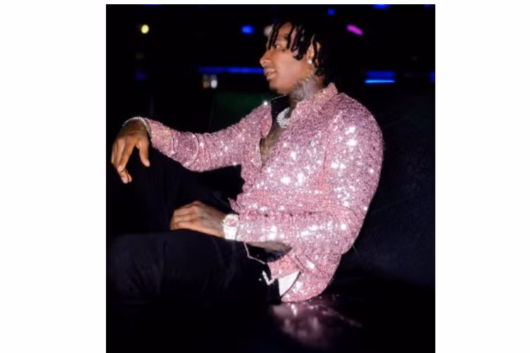 Cullinan của Rolls-Royce là dòng SUV duy nhất của hãng xe tính ở thời điểm hiện tại. Xe sở hữu khối động cơ V12 6,75 lít, sản sinh công suất 562 mã lực (570 PS) và mô-men xoắn 627 lb-ft (850 Nm), sức mạnh được truyền đến các bánh xe thông qua hộp số tự động tám cấp.