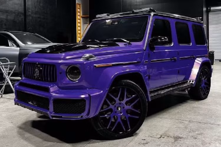 Với khối tài sản khủng, thật không có gì ngạc nhiên nếu Moneybagg Yo mua thêm một chiếc xe khác màu tím hoặc đơn giản là thay đổi màu nội thất thành màu tím yêu thích của mình.