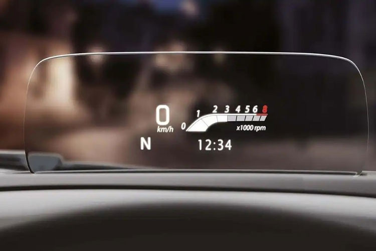 Đáng tiếc là Suzuki Baleno 2022 không có cửa sổ trời, dù ở bản cao cấp nhất. Trong đó, những trang bị như màn hình HUD hay camera 360 độ lần đầu tiên xuất hiện trong phân khúc hatchback hạng B tại Ấn Độ.