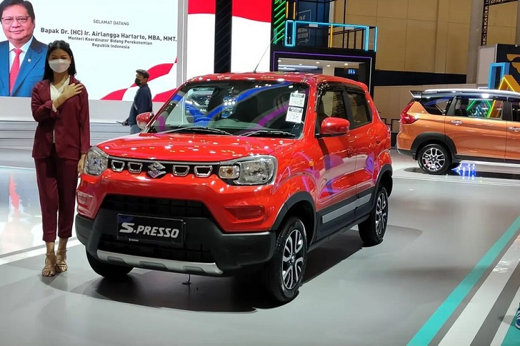 "Trái tim" của Suzuki S-Presso 2022 tại thị trường Indonesia là động cơ xăng K10B 3 xi-lanh thẳng hàng, dung tích 1.0L, tạo ra công suất tối đa 68 mã lực và mô-men xoắn cực đại 90 Nm. Theo hãng Suzuki, điểm mạnh của động cơ này nằm ở khả năng tiết kiệm xăng. Tuy nhiên, hãng Suzuki lại không công bố con số cụ thể. Chỉ biết rằng, động cơ sẽ kết hợp với hộp số sàn hoặc hộp số tự động.