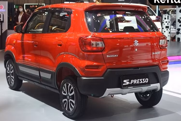 Tại thị trường Indonesia, giá xe Suzuki S-Presso 2022 khởi điểm từ 155 triệu Rupiah (khoảng 246 triệu đồng) cho bản số sàn và 164 triệu Rupiah (261 triệu đồng) cho bản số tự động. Xe có 6 màu sơn ngoại thất là cam Sizzle Orange, đỏ Solid Fire Red, xanh dương Pearl Starry Blue, trắng White, xám Granite Gray Metallic và bạc Silky Silver Metallic.