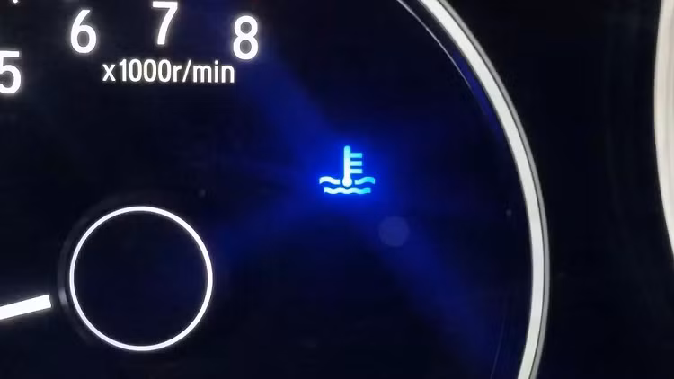 Xe oto co can chay khong tai de lam nong dong co vao mua dong?-Hinh-3