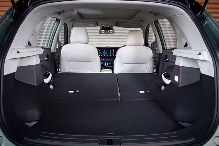 Hiện giá xe MG VS HEV 2022 vẫn chưa được công bố. Xe sẽ cạnh tranh với những đối thủ như Honda HR-V, Nissan Kicks và Toyota Corolla Cross.