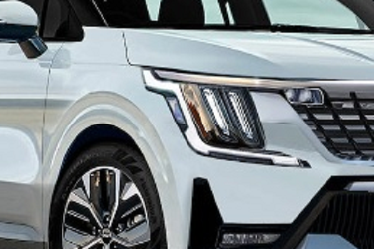 Trong khi đó, ở phía sau, cụm đèn hậu cũng có thể được tinh chỉnh về kiểu dáng và đồ họa chiếu sáng. Thiết kế bên ngoài của mẫu xe MPV Kia Carnival 2024 dự kiến không thay đổi nhiều, có chăng chỉ làm lại cánh gió hoặc chỉnh lại vị trí đặt biển số sau hay tinh chỉnh lại một phần cản trước/sau.