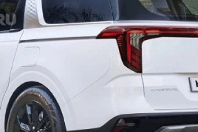 Tương tự, hệ truyền động của Kia Carnival 2024 dự kiến không được nâng cấp, nhiều khả năng vẫn được giữ nguyên với động cơ V6 3.5L 290 mã lực, 355Nm mô-men xoắn kết hợp hộp số tự động 8 cấp và dẫn động cầu trước.