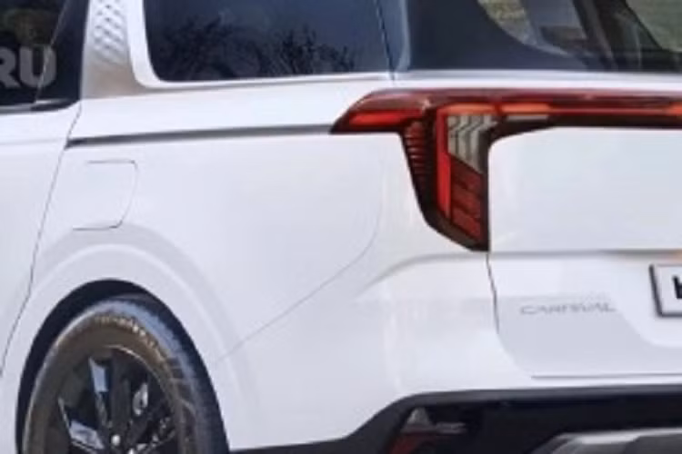 Tương tự, hệ truyền động của Kia Carnival 2024 dự kiến không được nâng cấp, nhiều khả năng vẫn được giữ nguyên với động cơ V6 3.5L 290 mã lực, 355Nm mô-men xoắn kết hợp hộp số tự động 8 cấp và dẫn động cầu trước.