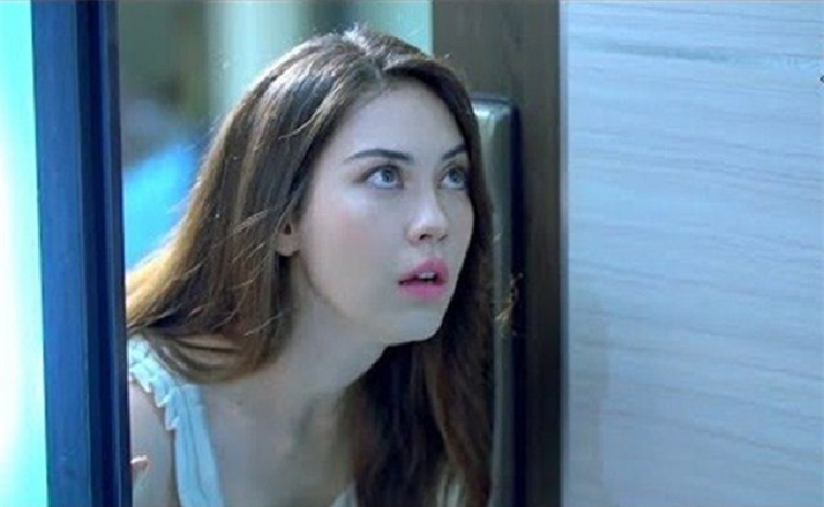 Ve choi ngu cung me anh, nua dem co thu roi trung mat-Hinh-2