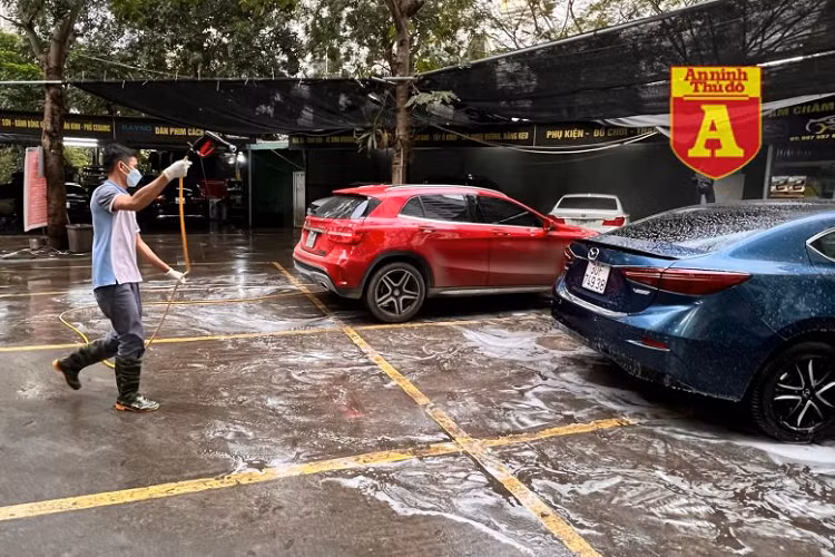 Chất lượng rửa xe cũng chỉ ở mức trung bình. Nhiều lúc cơ sở rửa xe này phải đóng cửa không nhận thêm khách vì quá tải.