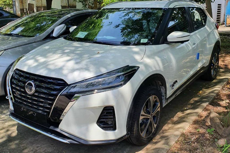 Điểm đáng chú ý hơn cả là Nissan Kicks tại Việt Nam có mức tiêu hao nhiên liệu trong đô thị chỉ ở mức 2,2 lít/ 100 km. Trong khi đó, đối thủ “sừng sỏ” Toyota Corolla Cross phiên bản hybrid có mức tiêu tiêu thụ nhiên liệu là 3,7 lít/100 km hay như Honda HR-V là 8,7 lít/100km. Thông số của Nissan Kicks 2022 quả thực rất ấn tượng và nó sẽ là một lợi thế cạnh tranh trong phân khúc SUV cỡ B.