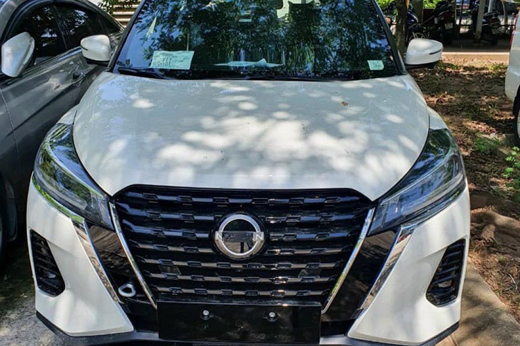 Điều này chứng tỏ xe đã hoàn thành các thủ tục đăng kiểm tại Việt Nam và ngày ra mắt sẽ không còn xa. Theo thông tin từ Cục Đăng kiểm, Nissan Kicks 2022 tại Việt Nam sẽ có hai phiên bản là E và V. Xe được nhập khẩu nguyên chiếc từ Thái Lan.