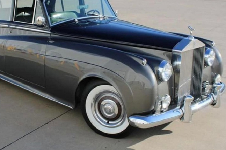 Người chia sẻ thông tin về chiếc Rolls-Royce Silver Cloud đời 1956 sắp về Hà Nội định cư cũng là đơn vị nhập khẩu siêu phẩm McLaren Senna, Porsche 918 Spyder, Koenigsegg cùng rất nhiều xe cổ đình đám về dải đất hình chữ S cho các đại gia Việt.