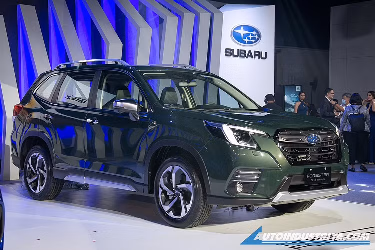 Tại thị trường Philippines, giá xe Subaru Forester 2.0i-S EyeSight 2022 khởi điểm từ 2.068.000 Peso (khoảng 916 triệu đồng). Khi mua xe, khách hàng có thể chọn 3 màu sơn ngoại thất mới là nâu Brilliant Bronze, xanh lá Autumn Green và xanh lá Cascade Green.