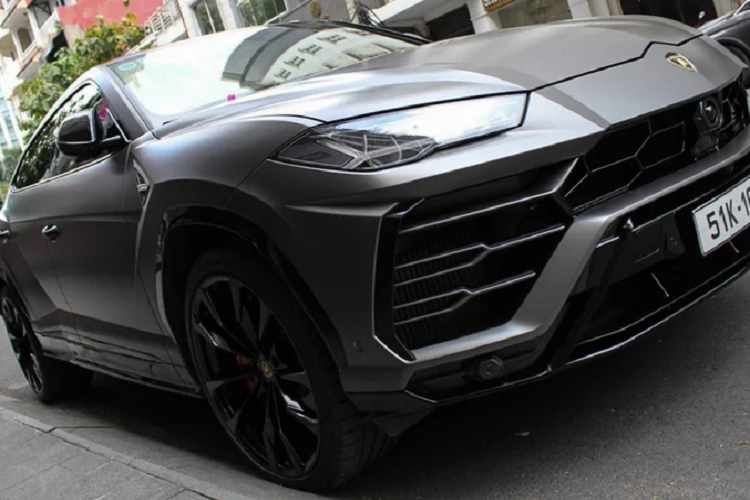Siêu bò Lamborghini Urus đã được phát triển dựa trên nền tảng chung khung gầm với Cayenne, Audi Q7, Q8. Nền tảng khung gầm MLB của Volkswagen khá đa dạng, một nền tảng dạng modul có thể kéo dài ra và thu gọn lại được.