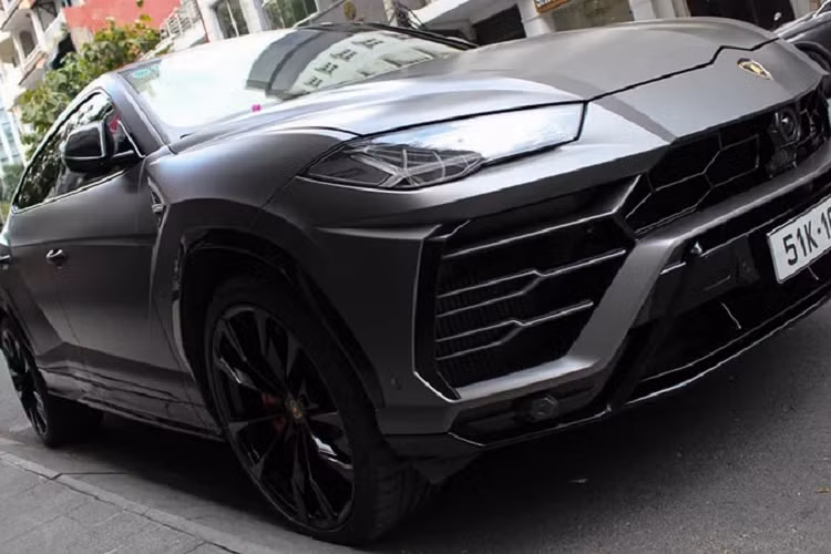Siêu bò Lamborghini Urus đã được phát triển dựa trên nền tảng chung khung gầm với Cayenne, Audi Q7, Q8. Nền tảng khung gầm MLB của Volkswagen khá đa dạng, một nền tảng dạng modul có thể kéo dài ra và thu gọn lại được.