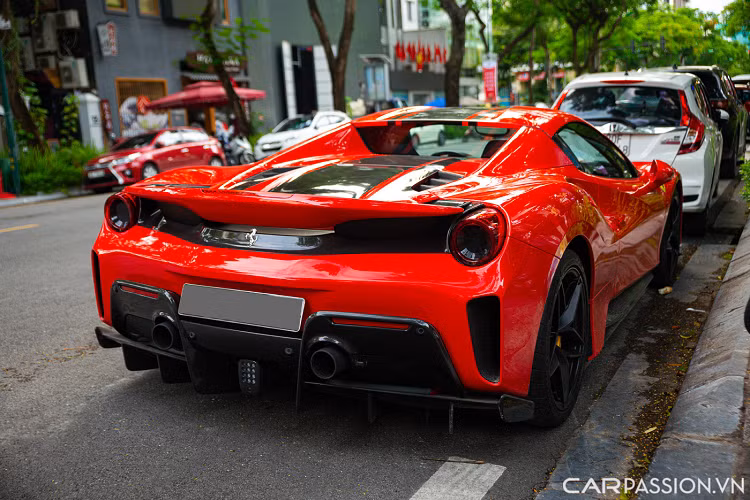 Ferrari 488 Pista Spider được trang bị khối động cơ V8 tăng áp kép, có dung tích 3.9 lít, sản sinh công suất tối đa 710 mã lực và mô men xoắn cực đại đạt mức 770 Nm.