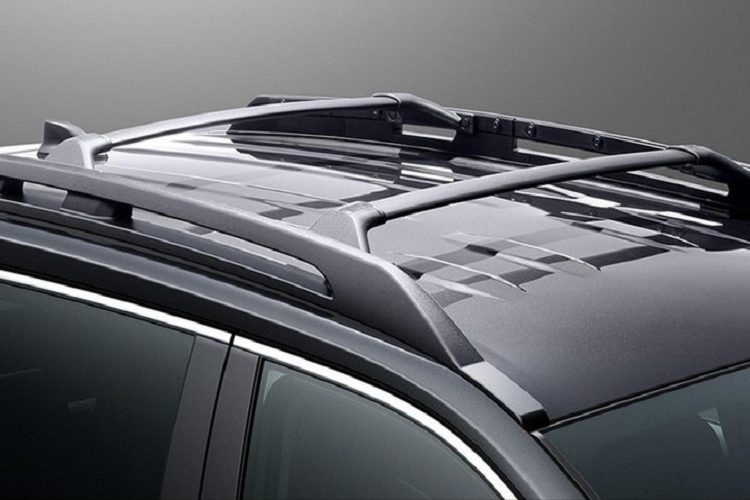 Nhờ gói Adventure Offroad Package II, Toyota RAV4 2023 có một số chi tiết thiết kế ngoại thất mới như lưới tản nhiệt, tấm ốp gầm trước/sau, hốc gió trên cản trước, vành la-zăng và nẹp hốc bánh.