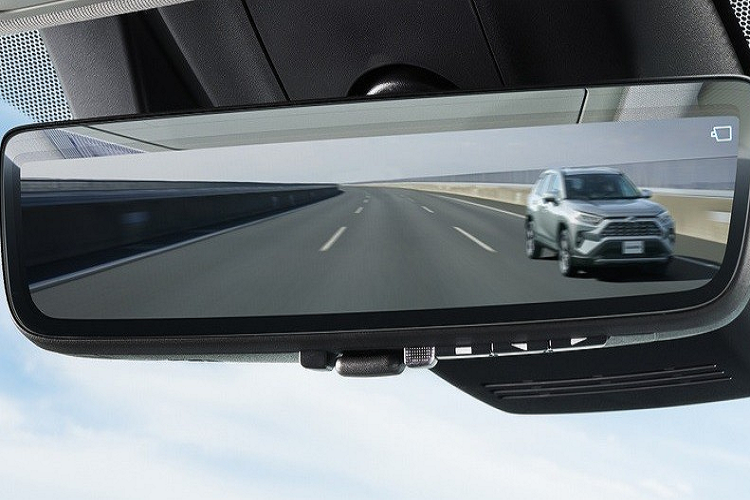 Đầu tiên là động cơ xăng 4 xi-lanh, dung tích 2.0L, đi với hệ dẫn động 1 cầu hoặc 2 cầu. Thứ hai là hệ truyền động hybrid với động cơ xăng 2.5L và mô-tơ điện, đi cùng hệ dẫn động 4 bánh E-Four.