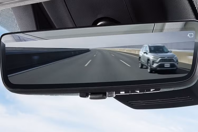 Đầu tiên là động cơ xăng 4 xi-lanh, dung tích 2.0L, đi với hệ dẫn động 1 cầu hoặc 2 cầu. Thứ hai là hệ truyền động hybrid với động cơ xăng 2.5L và mô-tơ điện, đi cùng hệ dẫn động 4 bánh E-Four.