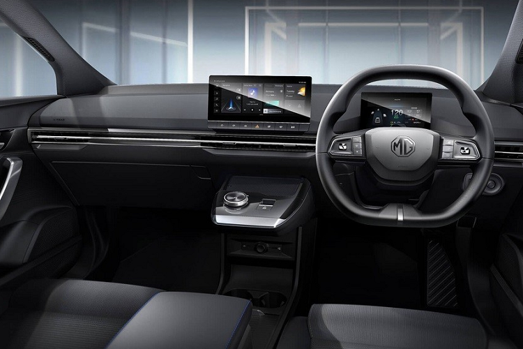 Tuy là ôtô điện bình dân nhưng MG4 2023 được trang bị khá tốt. Tại thị trường châu Âu, mẫu xe điện Trung Quốc này đi kèm ghế trước thể thao ôm lấy thân người ngồi.