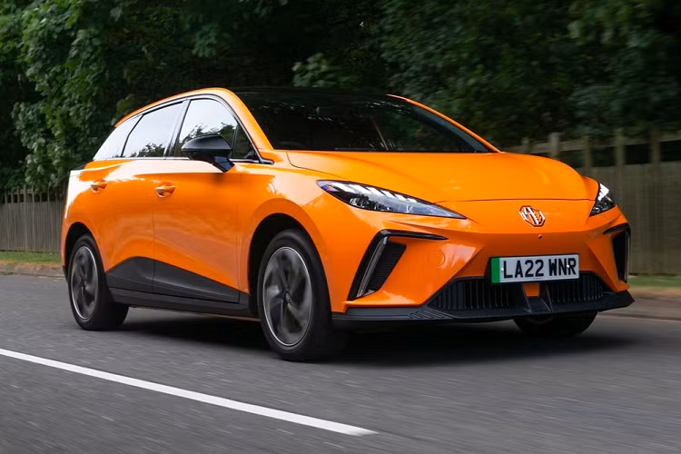 MG Mulan 2023 là mẫu ôtô điện toàn cầu đã chính thức được bày bán tại thị trường Trung Quốc vào ngày 13/9 vừa qua. Ngoài Trung Quốc, mẫu xe này dự kiến còn được bán ở gần 100 thị trường khác trên thế giới dưới cái tên MG4. Một trong những thị trường quốc tế sẽ đón nhận MG4 2023 mới có thể chính là Thái Lan.