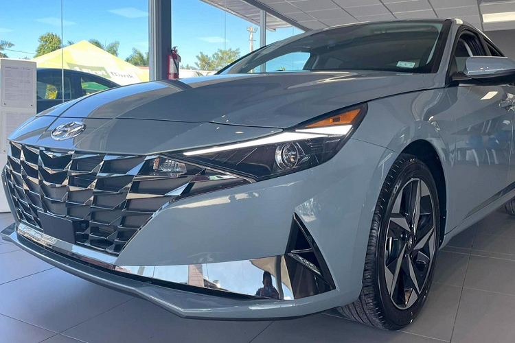 Sau nhiều năm phân phối Elantra thế hệ cũ, TC Motor sắp sửa ra mắt Hyundai Elantra 2023 hoàn toàn mới tại thị trường Việt ngay trong tháng 8 năm nay. Hiện tại được biết các đại lý đã nhận đặt cọc Elantra 2023.