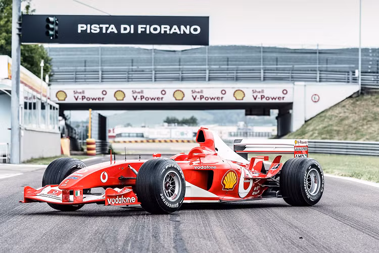 Chiếc xe kỷ lục mới được bán trong buổi đấu giá của RM Sotheby ở Geneva, Thụy Sĩ đã có một lịch sử lẫy lừng với nhà vô địch thế giới. Mẫu xe đã cùng tay đua thiết lập kỷ lục ba vòng đua nhanh nhất và đạt được thêm hai lần kết thúc trong Podium. Chiếc xe đặc biệt này là một trong bốn chiếc xe Ferrari Công thức 1 duy nhất từ thời Schumacher có 5 chiến thắng trở lên trong một mùa giải vô địch thế giới.